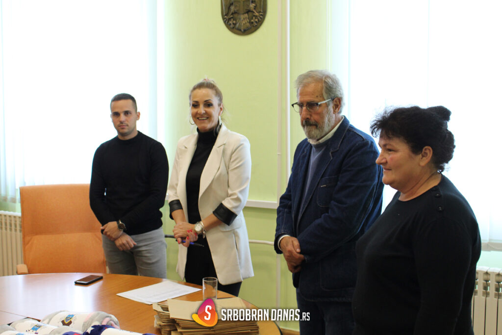 Uručeni pokloni za 31 novorođenu bebu na teritoriji opštine Srbobran