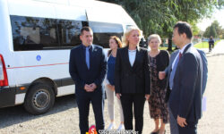 Donaciju vrednu 31.647 evra, u vidu specijalizovanog kombi vozila za prevoz osoba sa invaliditetom, danas je zvanično uručio Udruženju za pomoć MNRO “Biser” u Srbobranu, Ambasador Japana u Republici Srbiji Akira Imamura.