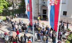 Novi krstovi na krovu pravoslavnog hrama Bogojavljenja Gospodnjeg u Srbobranu