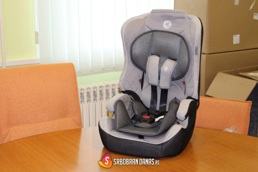 Podeljeni pokloni za prvorođenu decu