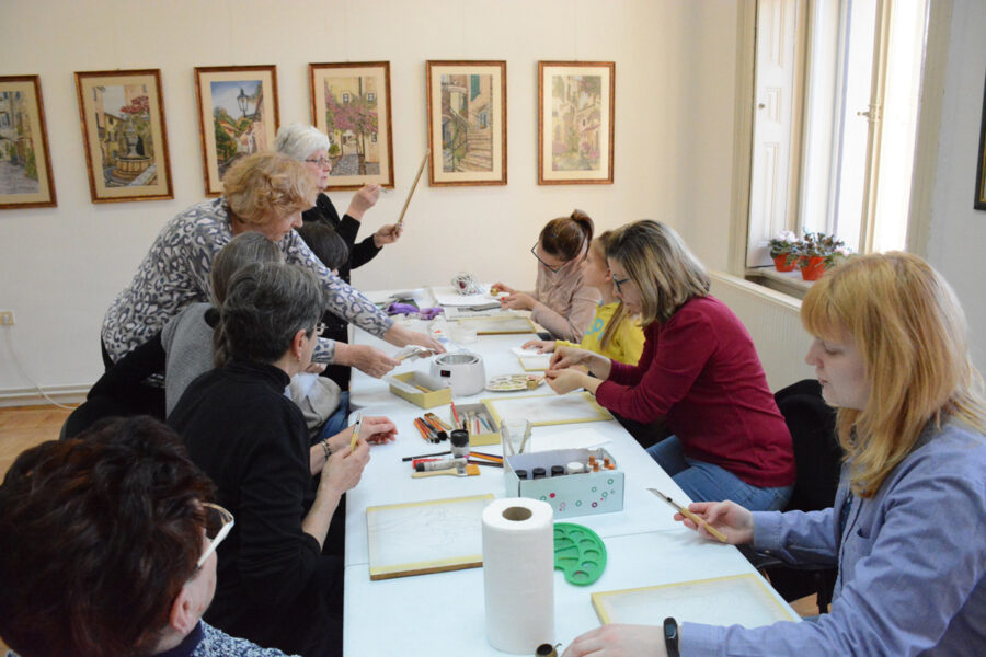 Srbobranke ovladale BATIK tehnikom