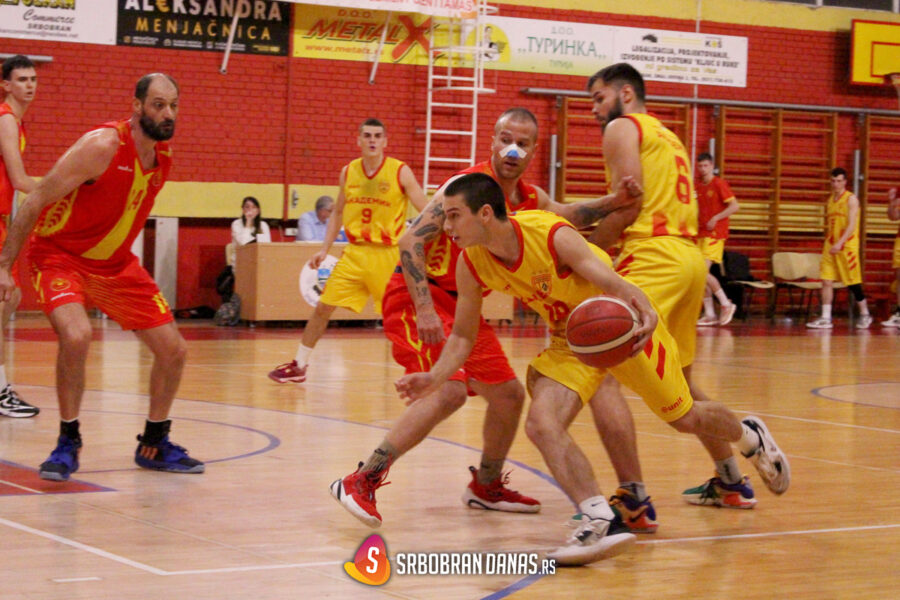 AKADEMIK slavio sa 32 poena razlike