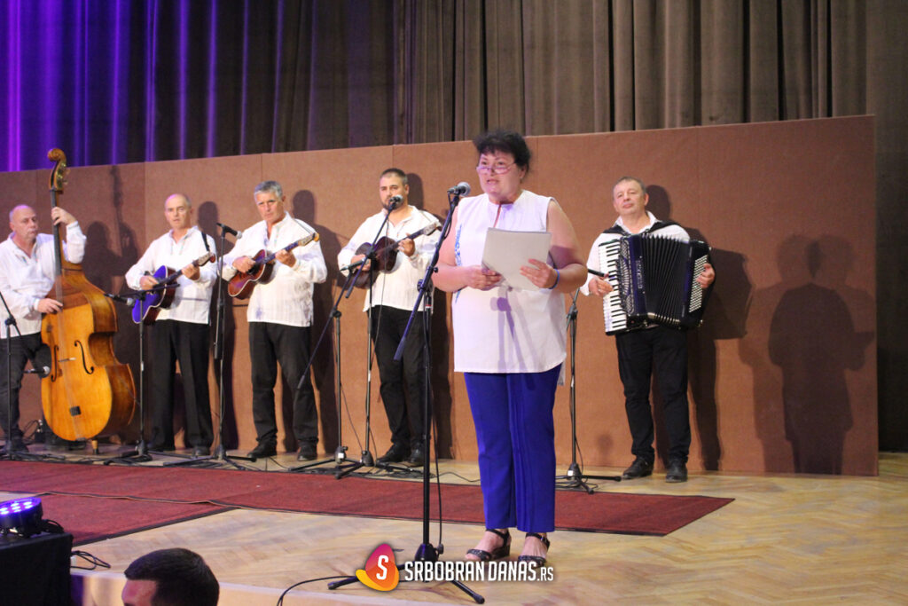 Modna revija “Ruke spasa” u etno stilu