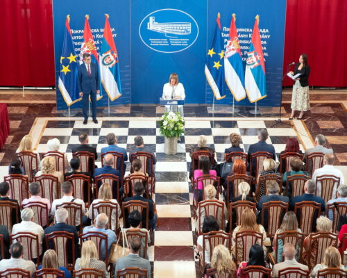 Maja Gojković uručila ugovor za opremanje Doma zdravlja