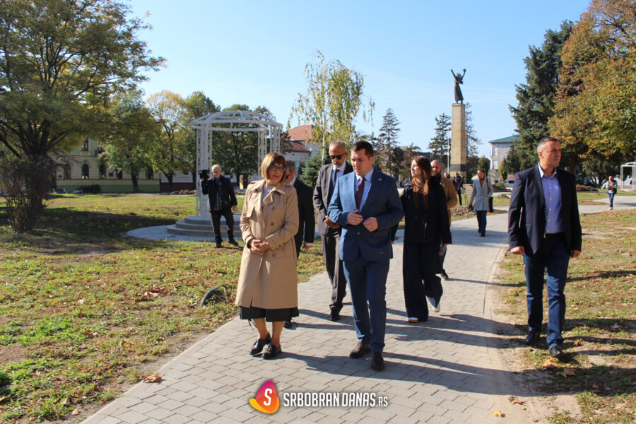 Predsednica Pokrajinske vlade posetila Srbobran