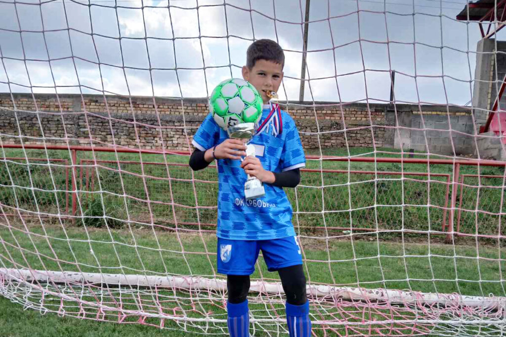 Dva trofeja za male fudbalere "Srbobrana"