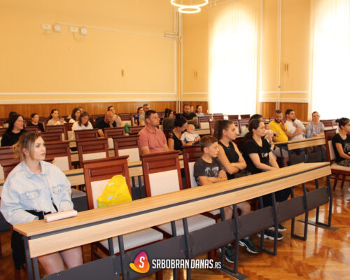 Bogatiji za 19 dečaka i 14 devojčica