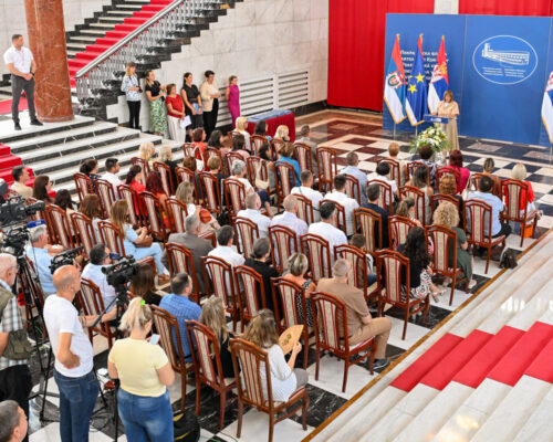 Pokrajina ulaže 7.6 miliona u dve lokalne škole