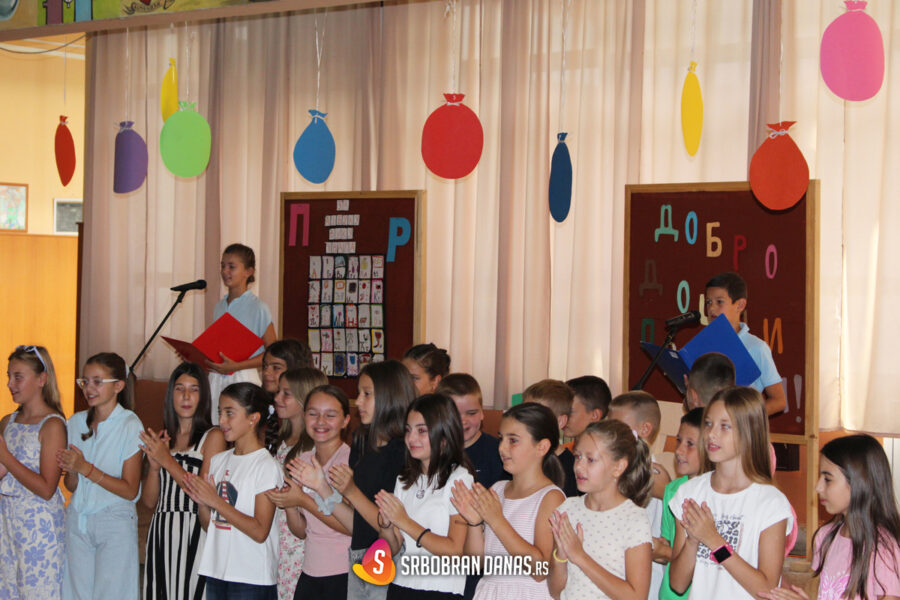 Đake prvake svečano dočekali u OŠ "Vuk Karadžić"