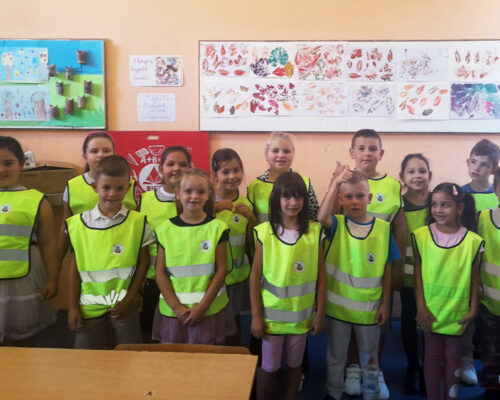 Obezbeđeni prsluci za sve đake prvake