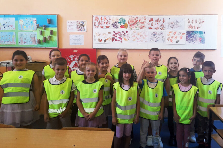 Obezbeđeni prsluci za sve đake prvake