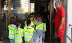 Crveni krst u školama: Čas bezbednog prelaska ulice