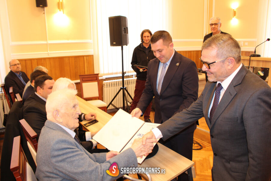 Svečano uručena Oktobarska priznanja
