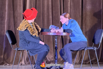 CRVENI ŠEŠIR oduševio publiku u Pozorištancu