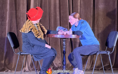 CRVENI ŠEŠIR oduševio publiku u Pozorištancu